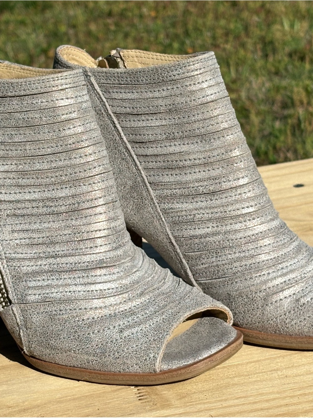 Paul Green Metallic Gray Textured Peep-Toe Mules